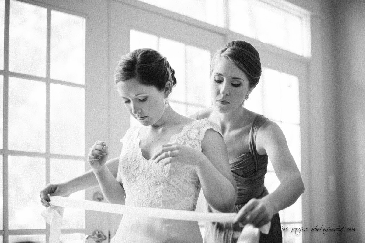 maid of honour helps her sister with her dress